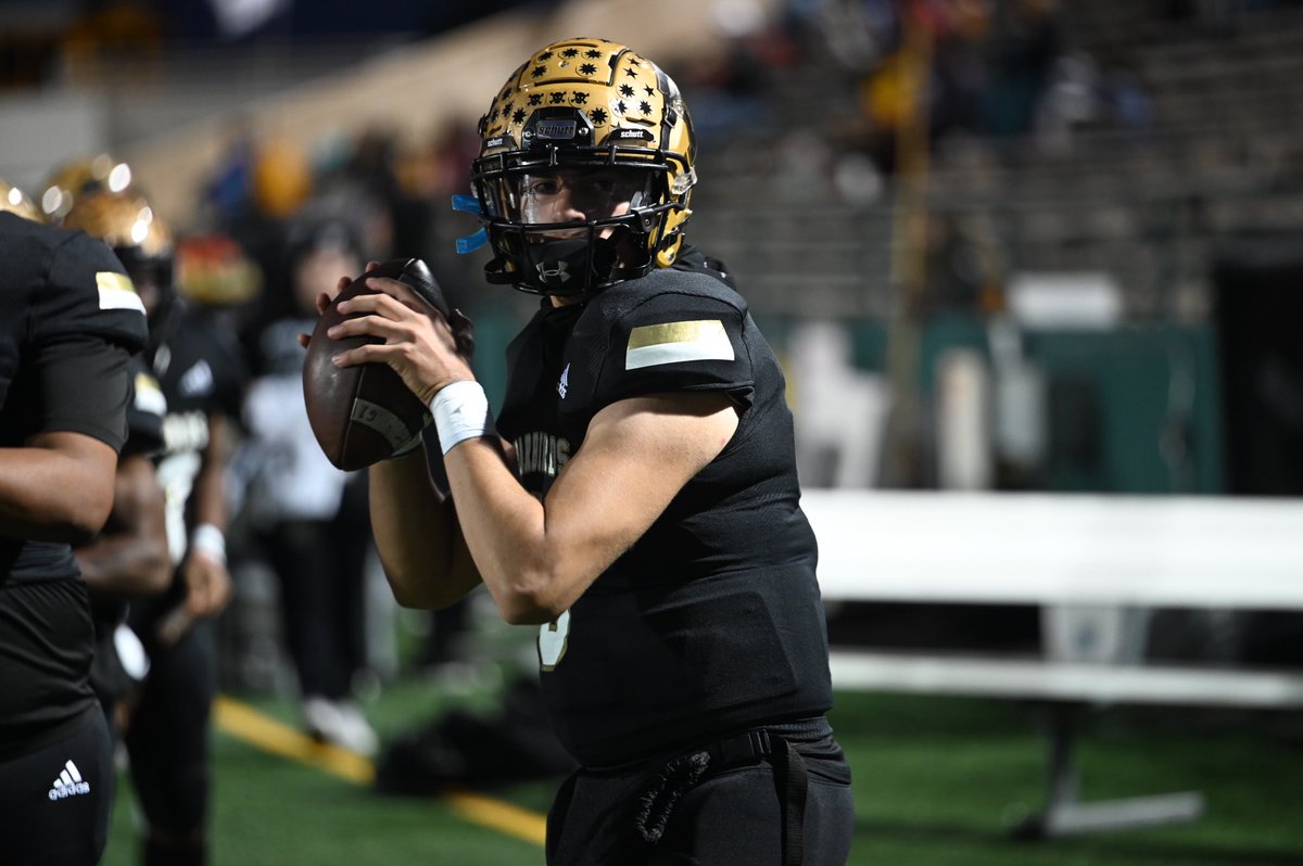 JasynTalmadge's tweet photo. Gold ball season 🏉#Playoffs #TEW @AbileneEagleFB https://t.co/6BS3ZCWluf