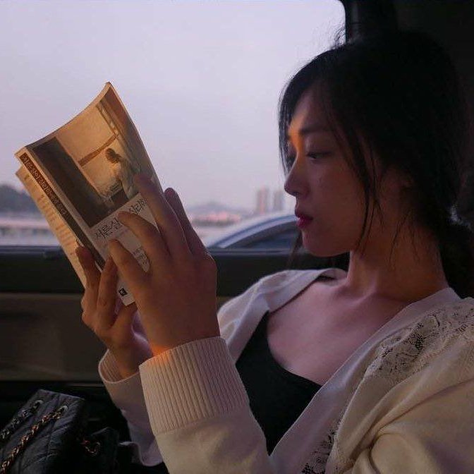 shoujostal's tweet photo. in love w this genre of sulli https://t.co/1wvgKHqJC3
