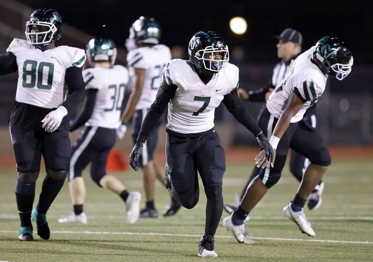 SportsDayHS's tweet image. Richardson Berkner muscled out a tough 14-7 win over Nimitz Thursday night  to keep it's playoff hopes alive 💪😤

Story: buff.ly/31nmWCC

More photos from @TomFoxPhoto: buff.ly/3wi4w1v

#TXHSFB