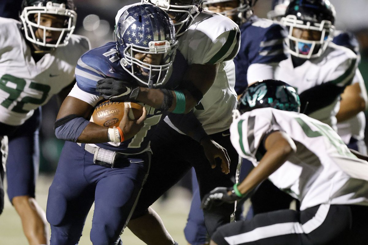 SportsDayHS's tweet image. Richardson Berkner muscled out a tough 14-7 win over Nimitz Thursday night  to keep it's playoff hopes alive 💪😤

Story: buff.ly/31nmWCC

More photos from @TomFoxPhoto: buff.ly/3wi4w1v

#TXHSFB