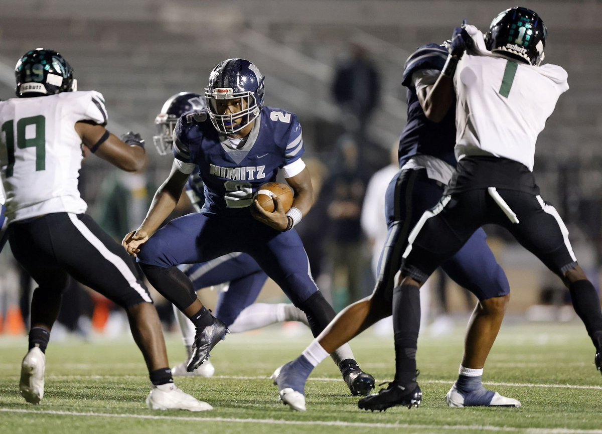 SportsDayHS's tweet image. Richardson Berkner muscled out a tough 14-7 win over Nimitz Thursday night  to keep it's playoff hopes alive 💪😤

Story: buff.ly/31nmWCC

More photos from @TomFoxPhoto: buff.ly/3wi4w1v

#TXHSFB