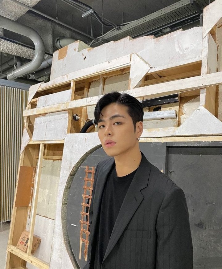 fyedapitilla's tweet photo. LEMME SERVE YOU WITH JUNHOE'S VISUAL 😍😍❤️ https://t.co/teYNO8NwQs