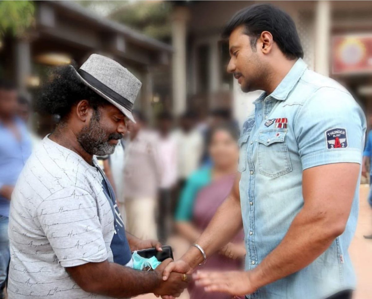 dasadarshan's tweet photo. ಹರಿಕೃಷ್ಣ ಅವರಿಗೆ ಹುಟ್ಟುಹಬ್ಬದ ಹಾರ್ದಿಕ ಶುಭಾಶಯಗಳು. ನಿಮ್ಮ ಎಲ್ಲಾ ಇಷ್ಟಾರ್ಥಗಳು ಈಡೇರಲಿ. 
ಇನ್��ು ಹೆಚ್ಚು ಕಲಾಸೇವೆ ನಿಮ್ಮಿಂದಾಗಲಿ ಎಂದು ಆಶಿಸುತ್ತೇನೆ @harimonium https://t.co/2odx5zqtR1