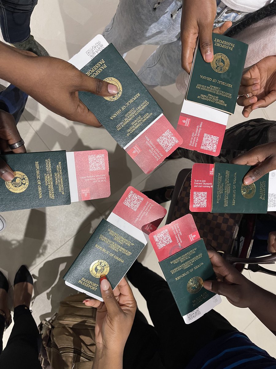 _QueenAbk's tweet photo. Friends that fly together..... ✈️ https://t.co/LzB94KGu07