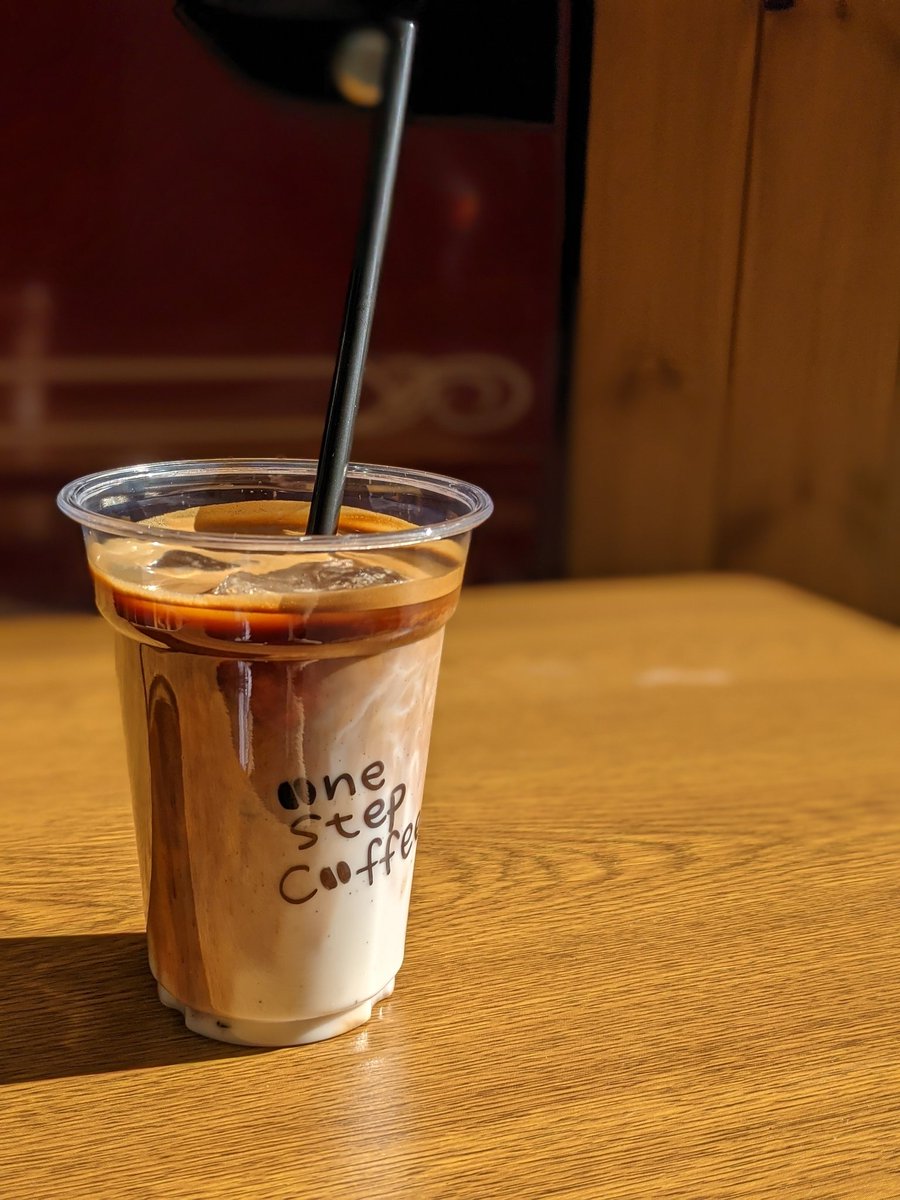 kotatti510's tweet photo. 素敵なおねーさんが淹れてくれたコーヒーいただいてきました☕
約半年ぶりでしたが変わらずアーモンドフレーバーラテ美味しかった😋
#onestepcoffee https://t.co/kKTpLt72Qc