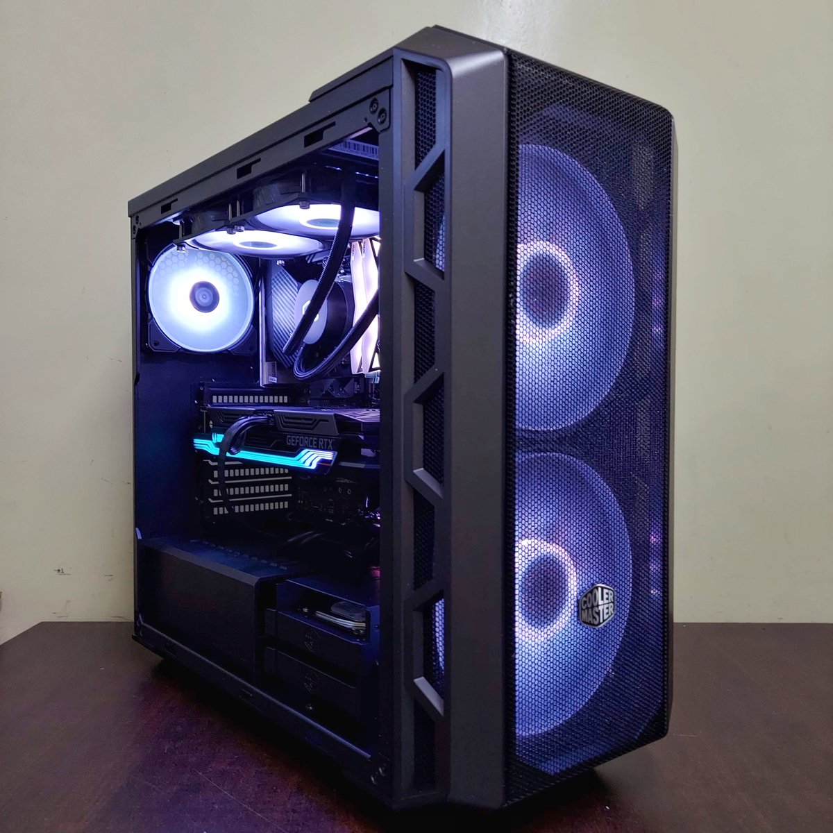 cm_India's tweet photo. How many hours per day do you spend behind your computer?
📷: Ezpz Solutions
#H500 #MeshCase #Case #Cabinet #ML240L #AIO #LiquidCooler #PCBuild #Gamer #PCGamer #RTX #GraphicsCard https://t.co/3J5Cucbteq