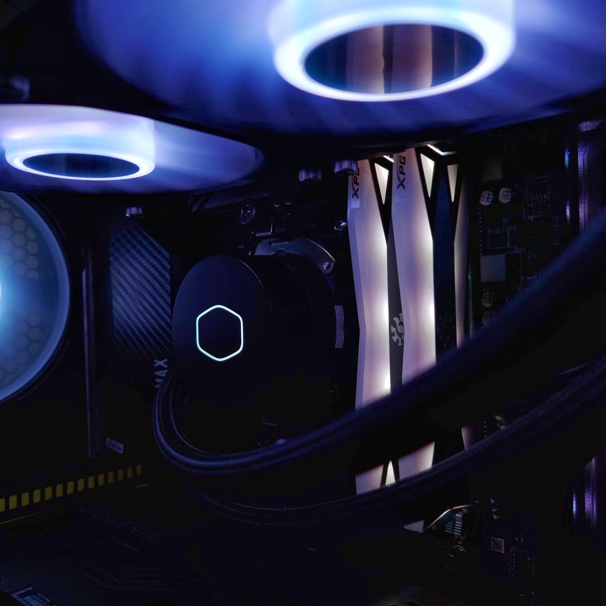 cm_India's tweet photo. How many hours per day do you spend behind your computer?
📷: Ezpz Solutions
#H500 #MeshCase #Case #Cabinet #ML240L #AIO #LiquidCooler #PCBuild #Gamer #PCGamer #RTX #GraphicsCard https://t.co/3J5Cucbteq