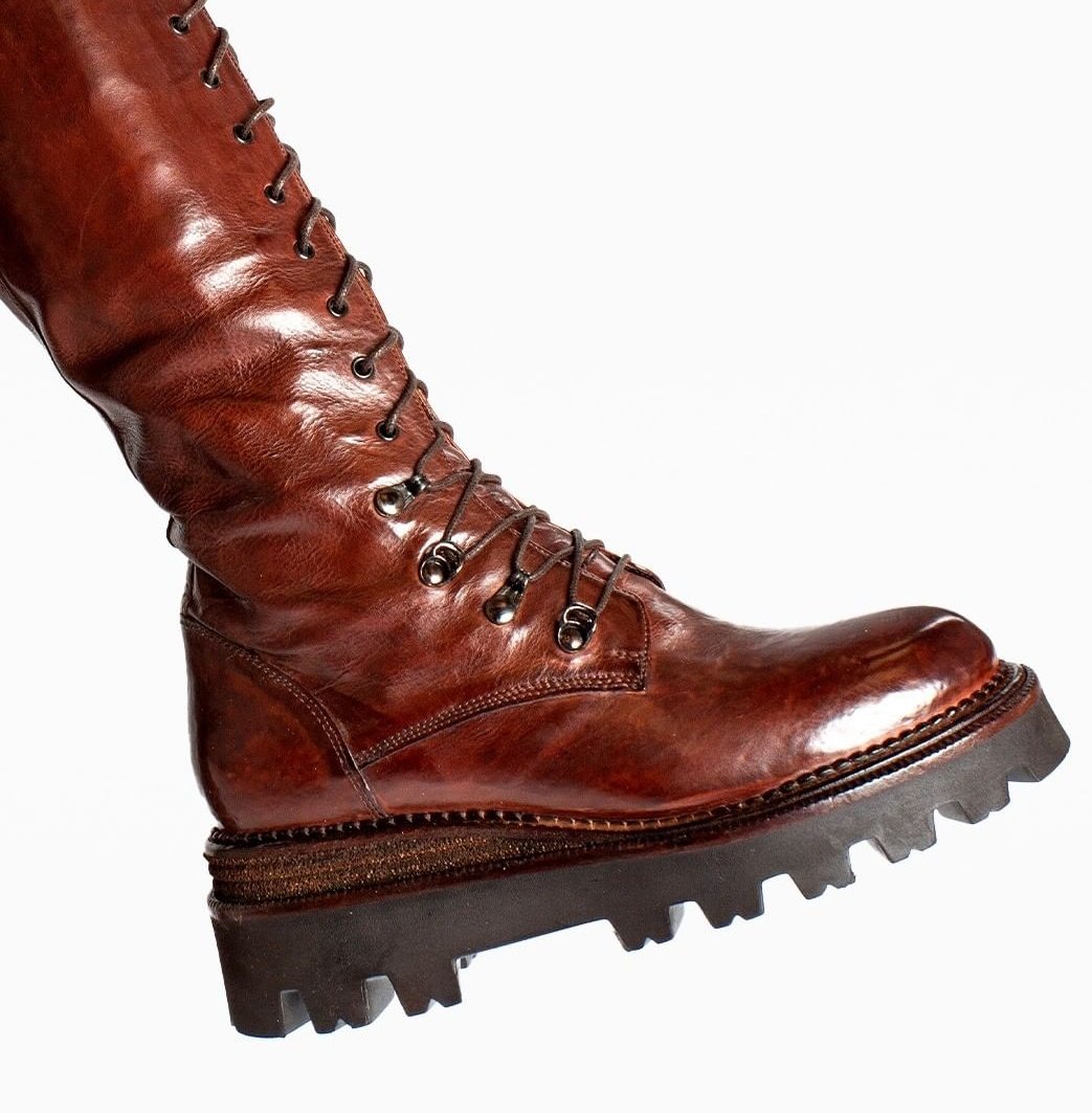 Kingit2's tweet photo. Our story is a fairy tale to tell

#rubbersole #rubbershoes
#highquality #laceupboots #boots #accessories
#italianstyle #fashionmadeinitaly #rubbersole
#softboots #italianartisan #handmadeshoes
#newseason2021 #king #kingit #kingtartufoli
#kingtartufolishoes #kingshoes https://t.co/M2V5xchjVv