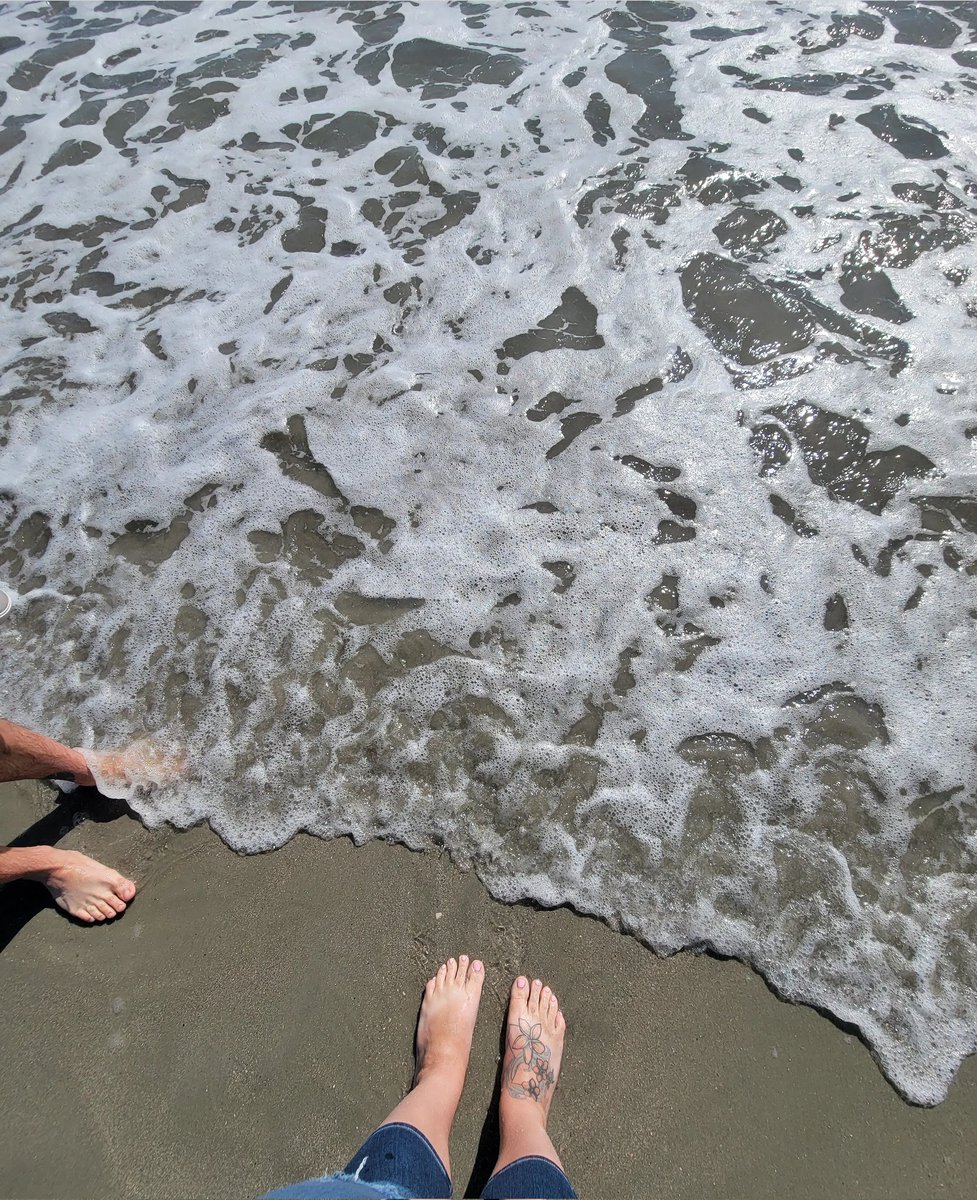 Miss_EmmaK3's tweet image. The beach just has that good vibe feeling. #missingtheocean #beachLover #beachvibes