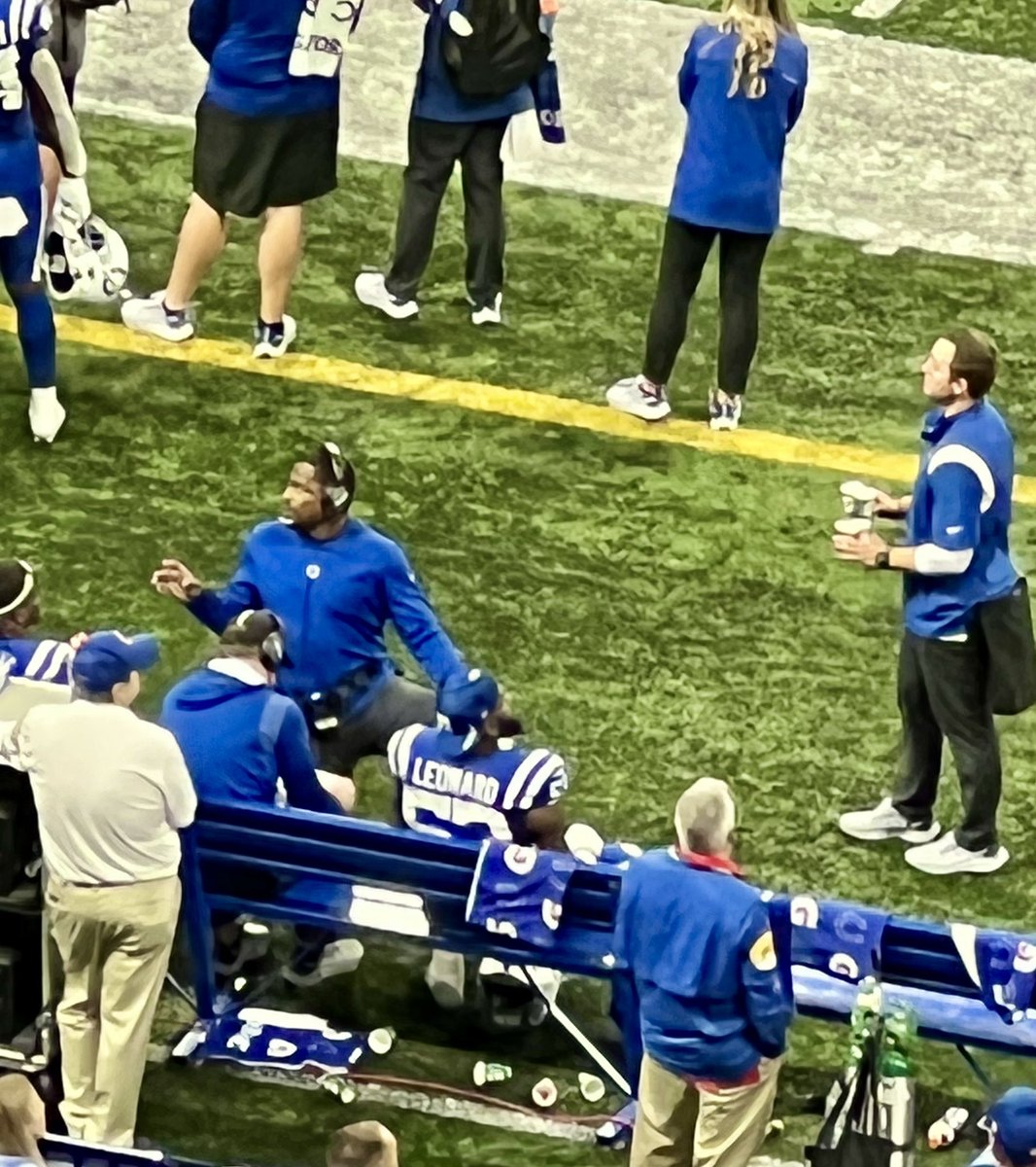 mslis_belle's tweet photo. Ask and sometimes the universe delivers in spades. Spectacular game with the best company. #Colts #ColtsNation #jetsvscolts #TNFonFOX #ItsPeanutButterJellyTime https://t.co/ItUc0LPDQv