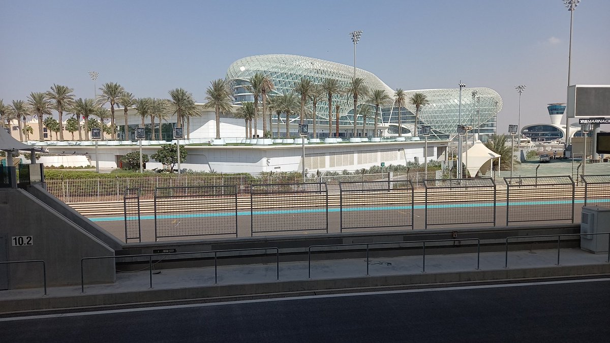 LezJunior's tweet photo. A very good morning from the beautiful #YASisland #F1 track in #AbuDhabi ahead of the landmark 30th #abudhabidesertchallenge ... fantastic to be here! https://t.co/wU0ry2fAgG