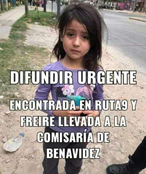 desaparecidaorg's tweet photo. #URGENTE!!! compartir la imagen de esta niña NN, que se encontraba sola en la vía pública en Ruta 9 y calle Freire. Fue llevada a la Comisaría Tigre 4ta., Av. Roca 2446 Benavídez, provincia de Buenos Aires☎️ 03327- 481200, 03327-485905.

#Benavidez
#Tigre https://t.co/vKuskeo08J