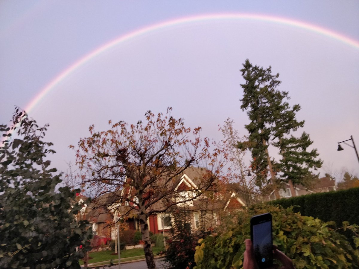 GalaxyBloodstck's tweet photo. Sharply-etched rainbow festoons our neighbourhood this evening. A celestial greeting on the occasion of Diwali! https://t.co/96hnyWr7BK