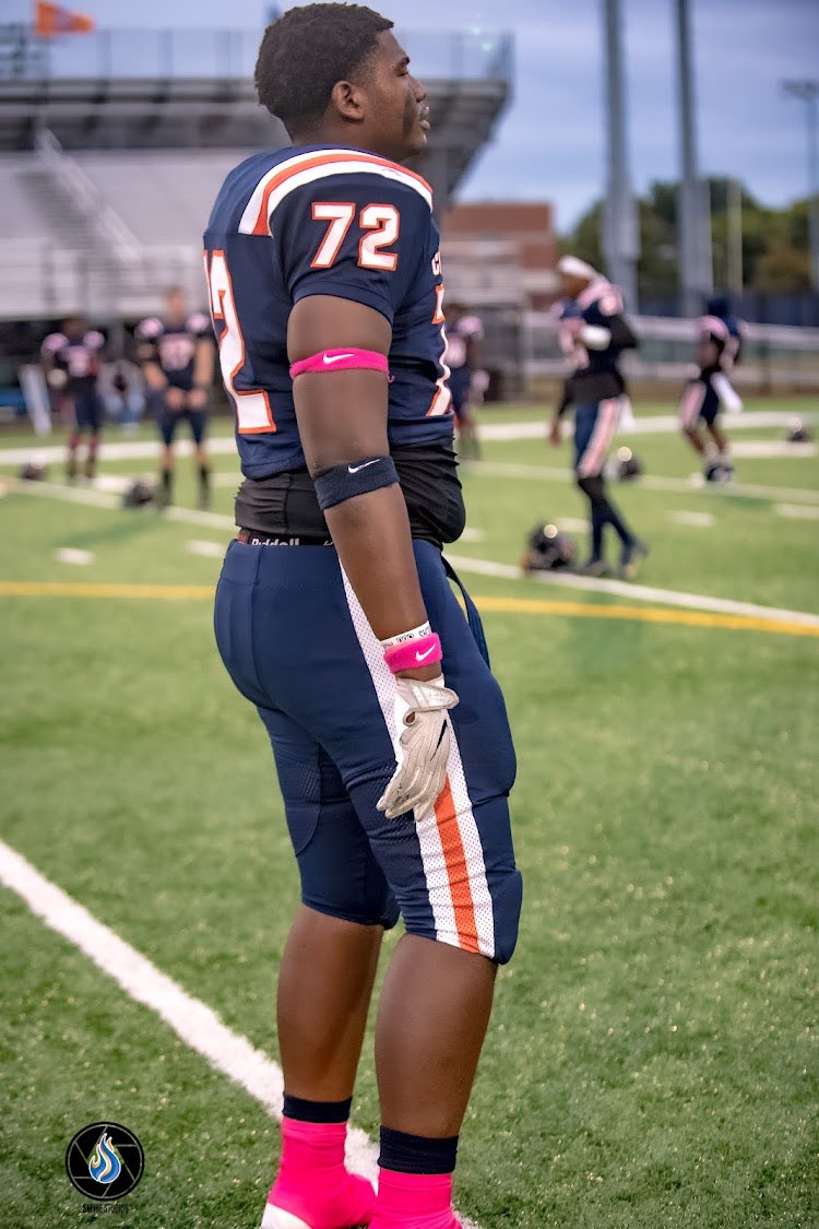 SavionMoore5's tweet photo. After a great conversation with @CoachMerchUVA I am extremely blessed to have receive my second official offer From the UVAWise Highland Cavaliers I would like to thank  My Mom, Teammates , @Mike_Priv51 , @dyrri_mccain , @CoachTev79 ,  and coach Jones 🙏🏾#Gocavsgo 🔴🔴 https://t.co/7kKleM5sUs