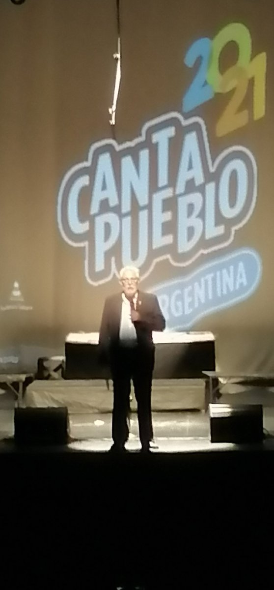CANTAPUEBLO's tweet photo. Nuestro Director Artístico Alejandro Scarpetta agradeciendo el poder volver a los escenarios #Cantapueblo2021 https://t.co/guqL2RYiM1