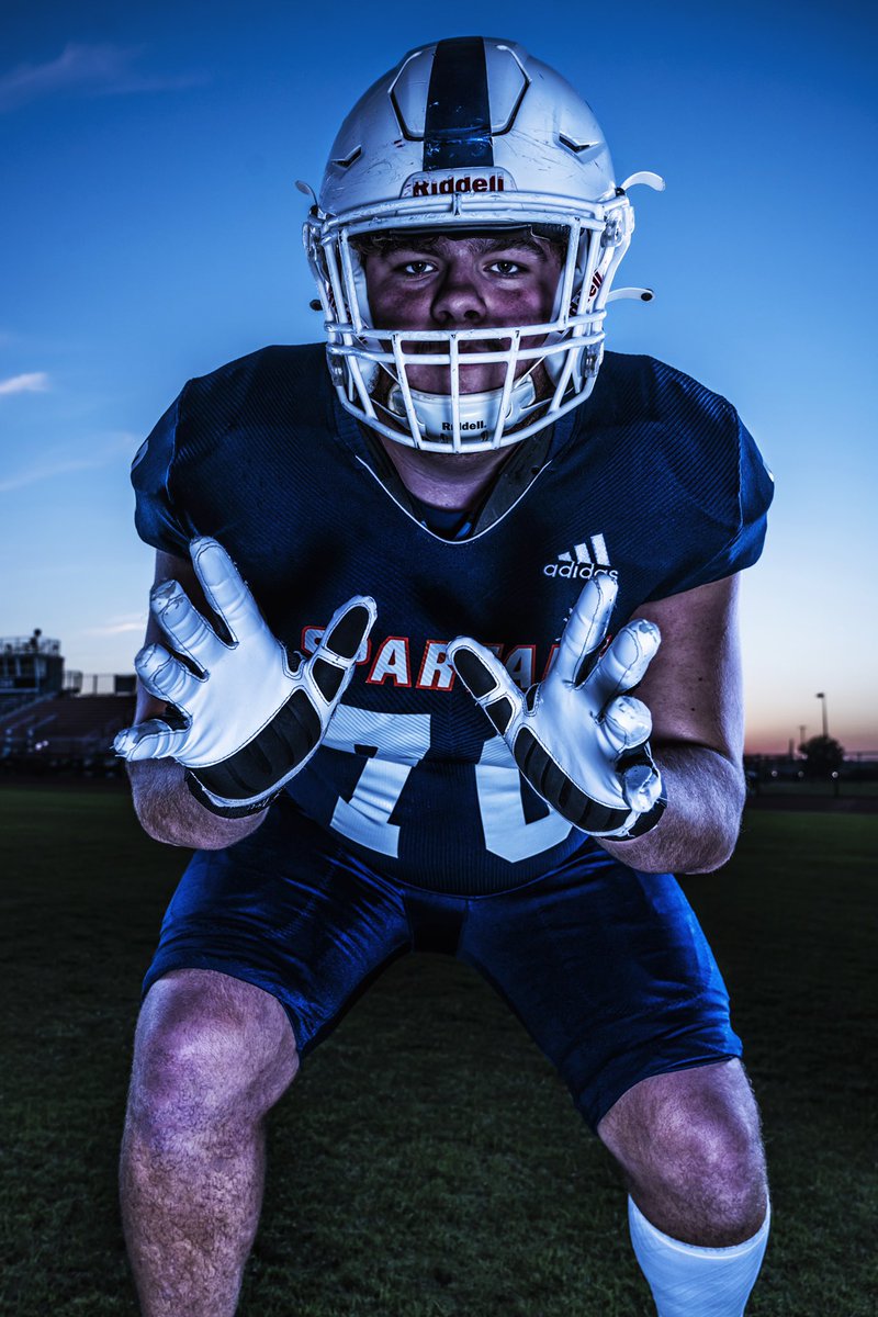 SENIORITYPHOTO1's tweet photo. 📸Protector of Mr Football’s blind side. 70 is one heck of a good dude and player. @MatthewMullen70 Spartys. 21 straight dubs. Only the next matters.🏈💡 https://t.co/1E9ikvjjEr