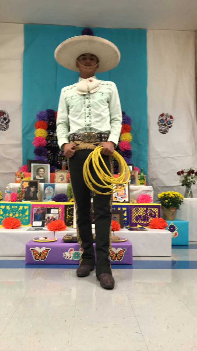 jpadilla259's tweet photo. Family Night @pvmiddleusd259 rope demo https://t.co/6JygSb0yIL