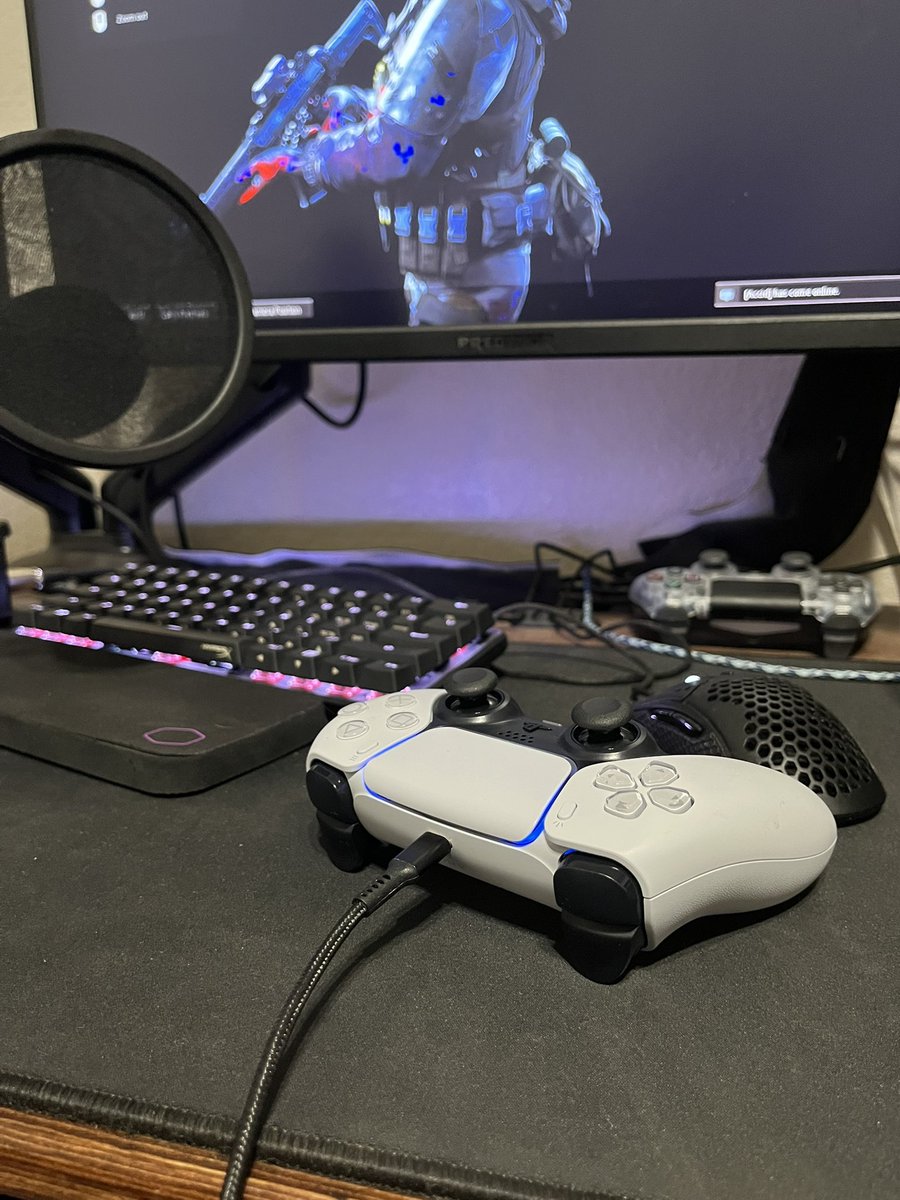 Rick_gonzo27's tweet photo. New PS5 controller came in, fucking clean and exactly what I wanted @BattleBeaverC Also used that @Repullze code too, stay herni ❤️ https://t.co/PTbxQOU3S1