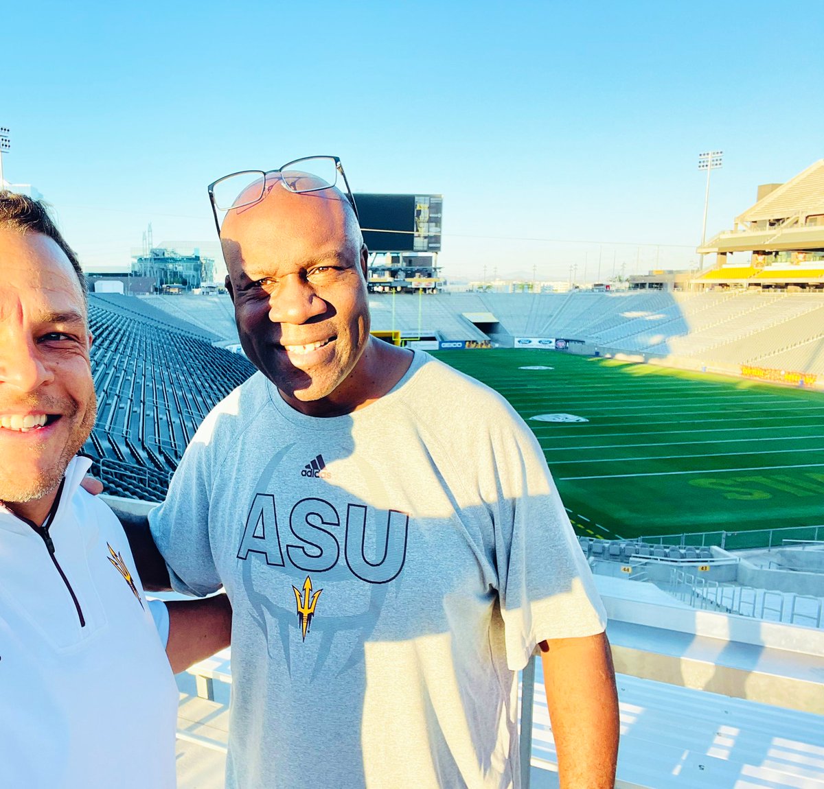 MarcusW_O2V's tweet photo. Great meeting this Sun Devil Legend!!
Go Devils!!
#TruDevil
#ASUFootballAlumni
#O2V
#DavidFulcher https://t.co/jVr51dbfff