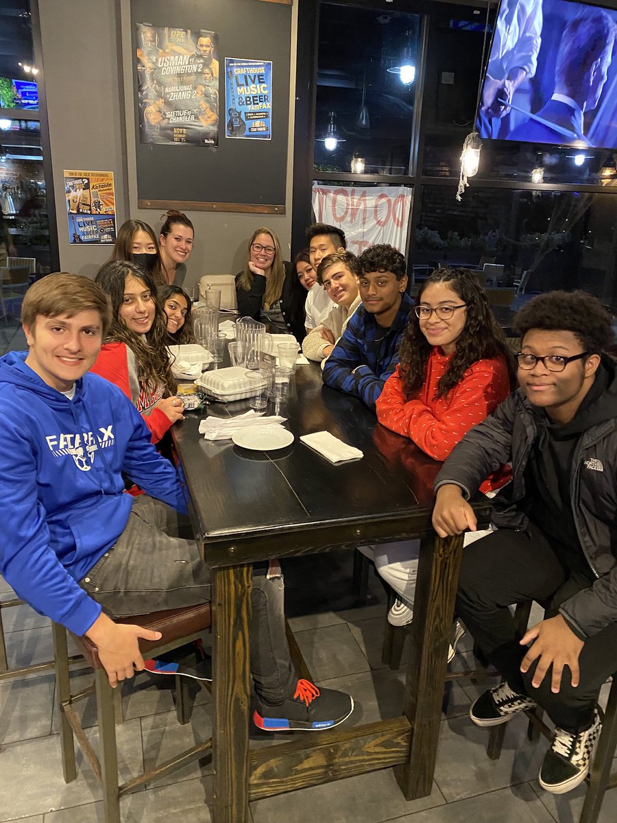 mrs_pin3appl3's tweet photo. Been having dinner dates with these amazing humans since 4th grade! Can you believe they are now seniors &amp; still want to hang with us? We love our McDream Team OGs!💗💗 @MrsMcConnell3 https://t.co/shnnJgExZ3