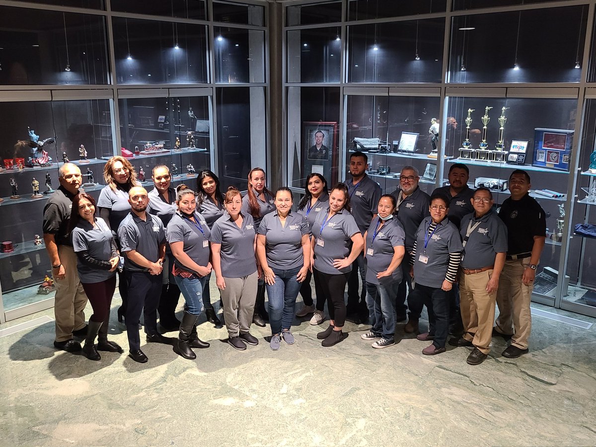 BryanFParra13's tweet photo. Grand Prairie Police Department's first ever all Spanish Citizens Police Academy! #FirstClass #GrandPrairiePD #GrandPrairie @GrandPrairiePD https://t.co/qXhDTAMjFv