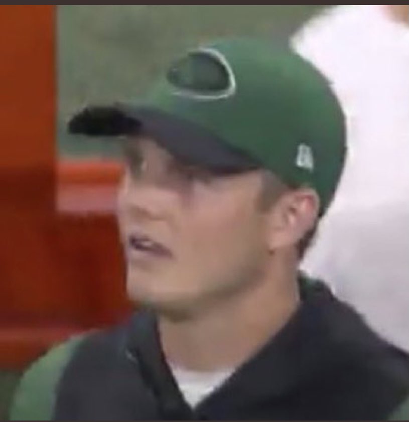 J_MESSS's tweet photo. Jets fans after Mike White went to the medical tent #TNF https://t.co/0ltVUpv2Uy