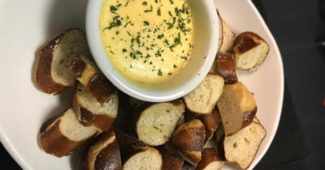 RoosterTavern's tweet photo. GET HAPPY....at THE ROOSTER TAVERN HAPPY HOUR, 5 days a week!!!    PRETZEL BITES #qualityingredients #eatfresh #eatlocal https://t.co/6YYL5D5qOx