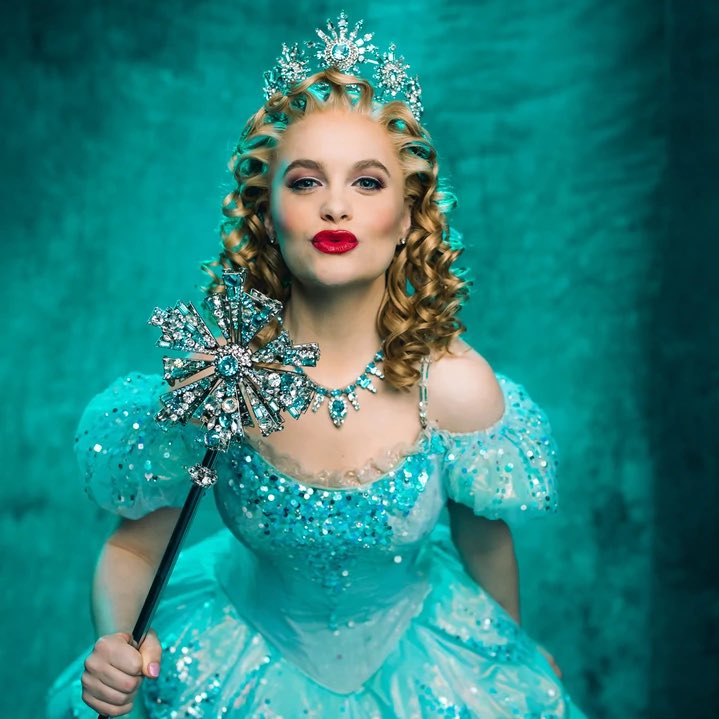 chartarianadata's tweet photo. .@ArianaGrande is reportedly to gonna be ‘Glinda Upland’ in “Wicked” movie. https://t.co/sIDNZ7ZlGU