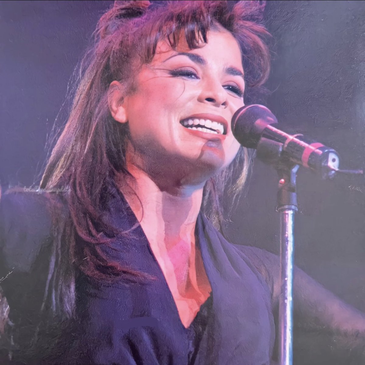 TPaulaUpdate's tweet photo. Over 3️⃣0️⃣ years ago this month Paula Abdul kicked off her first headlining world tour. The first two pictures are from her NYC stop and the last picture is a review from USA Today from her Miami, FL stop. #paulaabdul #undermyspell #undermyspelltour #spellbound30 #popicon https://t.co/JqaIK6IKLJ