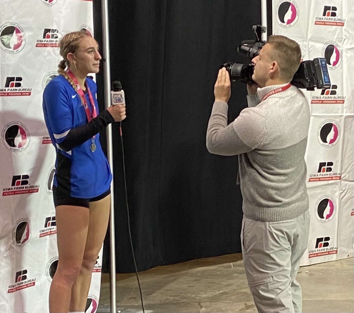 SawvellAN's tweet photo. Just a day in the life for @DaufeldtMacy … she met with each and every media member, even in defeat. What the out-of-town press may not know is this young lady is an even better person than an athlete. Thanks Macy, it was a privilege. The Comets soared this week https://t.co/rL7eJClY5K