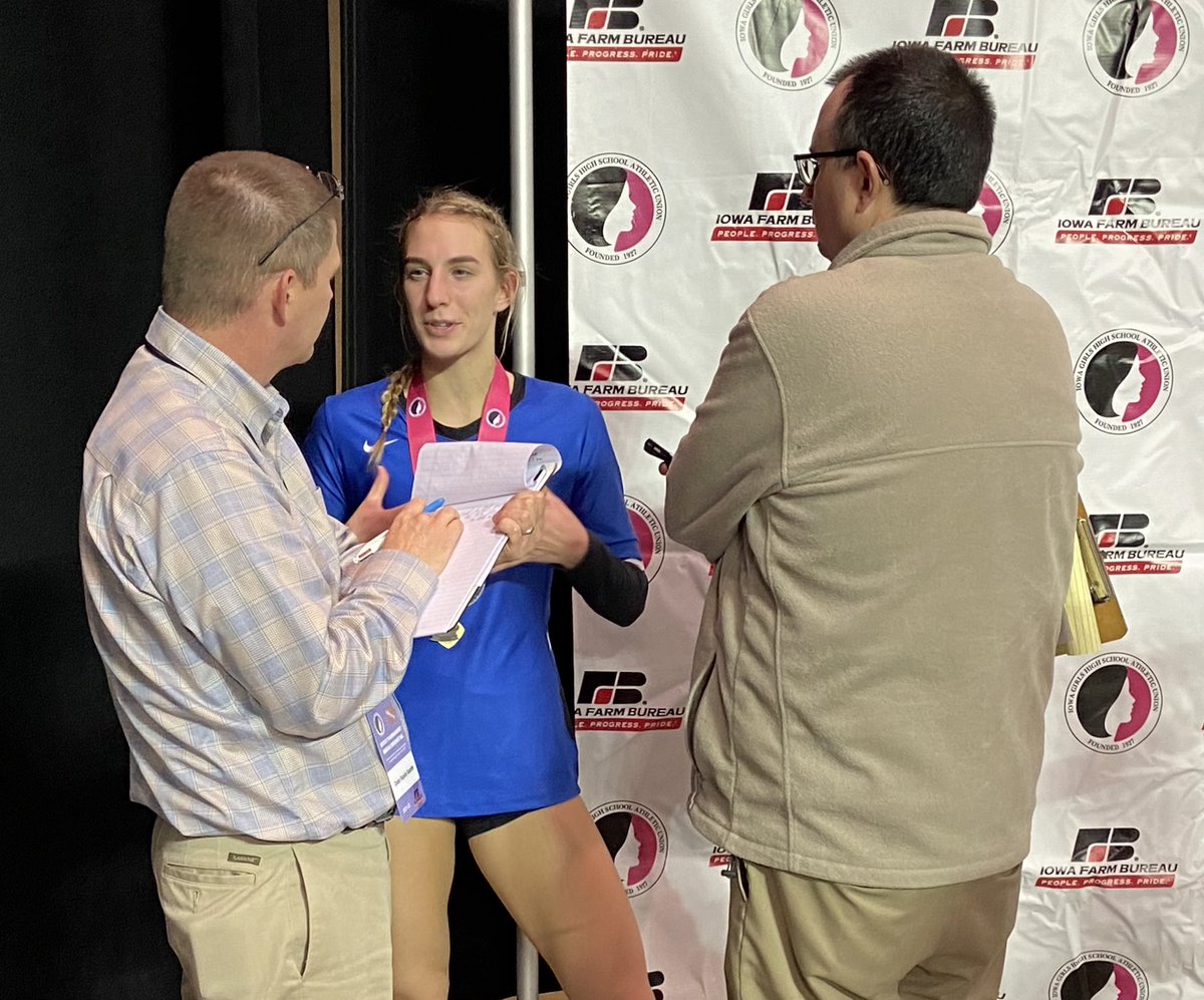 SawvellAN's tweet photo. Just a day in the life for @DaufeldtMacy … she met with each and every media member, even in defeat. What the out-of-town press may not know is this young lady is an even better person than an athlete. Thanks Macy, it was a privilege. The Comets soared this week https://t.co/rL7eJClY5K