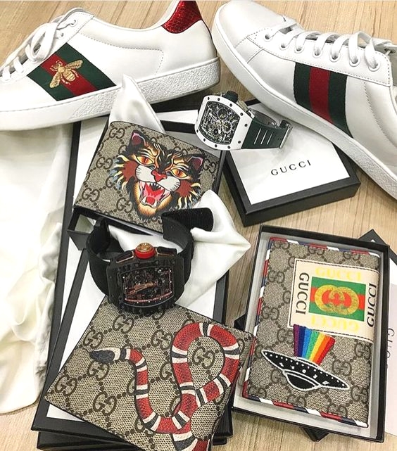b_fow_official's tweet photo. What’s money? A man is a success if he gets up in the morning and goes to bed at night and in between does what he wants to do. #travel #luxurytravel https://t.co/6Lqk8y7FQx