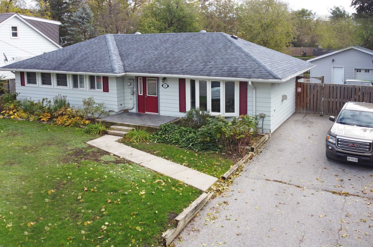 JamieMcRemax's tweet photo. 🔥HOT NEW LISTING🔥
21 Dale Dr. Beeton $779,900
For more information 📸 and Virtual Tour 🎥 please visit: https://t.co/sdegy3KOs1 
#JamieMcGinty #Remax #RemaxHallmark #NewTecumseth #Alliston #Allistonhomes #Beeton #RealEstate #Realtor #ForSale #JustListed #NewHome #HouseHunting https://t.co/QbuiVINaUV