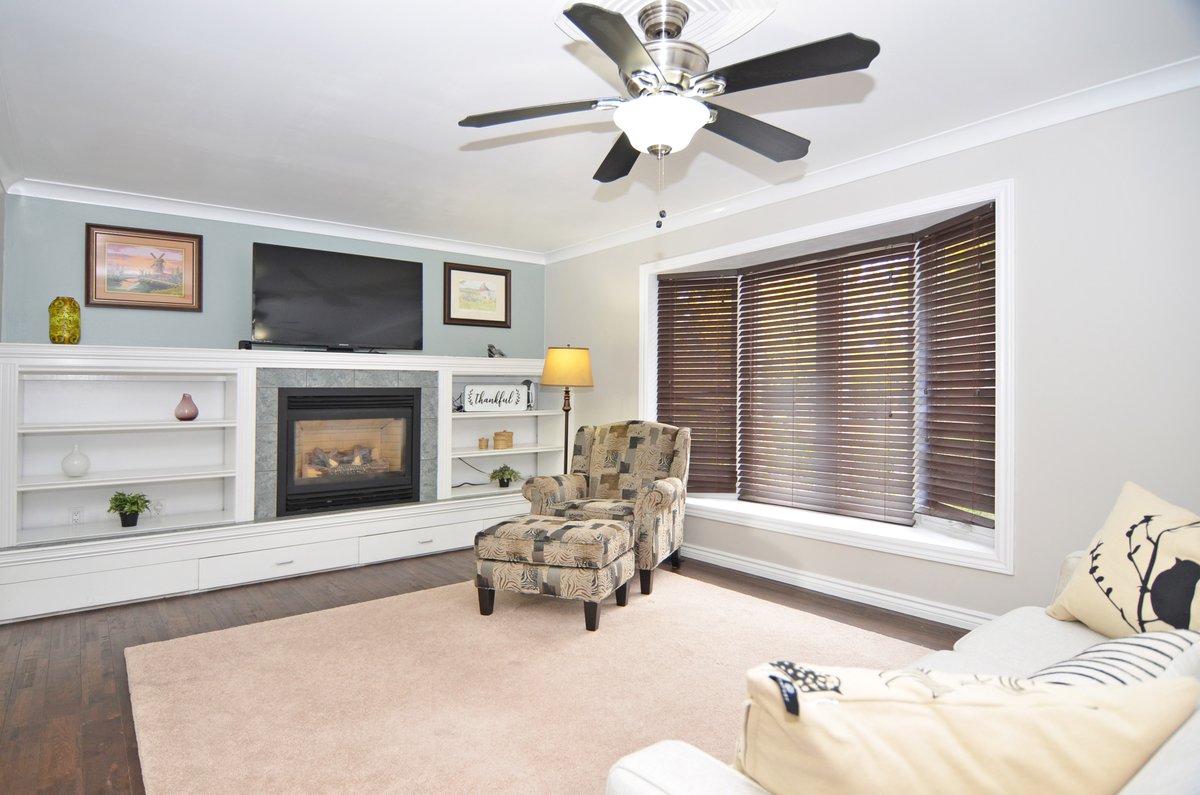 JamieMcRemax's tweet photo. 🔥HOT NEW LISTING🔥
21 Dale Dr. Beeton $779,900
For more information 📸 and Virtual Tour 🎥 please visit: https://t.co/sdegy3KOs1 
#JamieMcGinty #Remax #RemaxHallmark #NewTecumseth #Alliston #Allistonhomes #Beeton #RealEstate #Realtor #ForSale #JustListed #NewHome #HouseHunting https://t.co/QbuiVINaUV