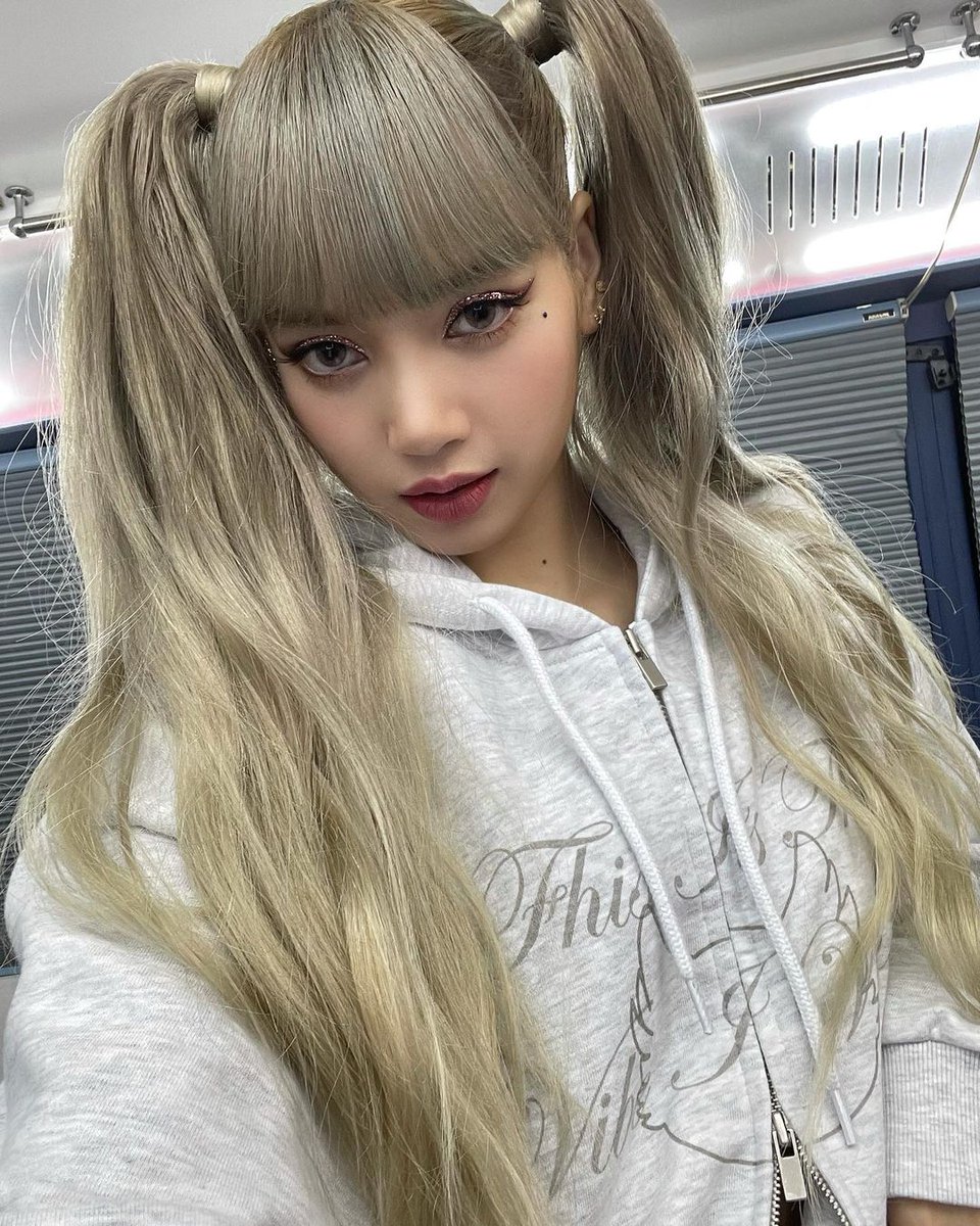 Love_Klao_LLKK's tweet photo. โหวตก่อน มาขอคนละ 1 รี 1 เม้น เขายุ่งมาก ปรับสภาพงานใหม่  
I VOTE #MAMAVOTE FOR #lisa https://t.co/1Jw8Gw1HtI