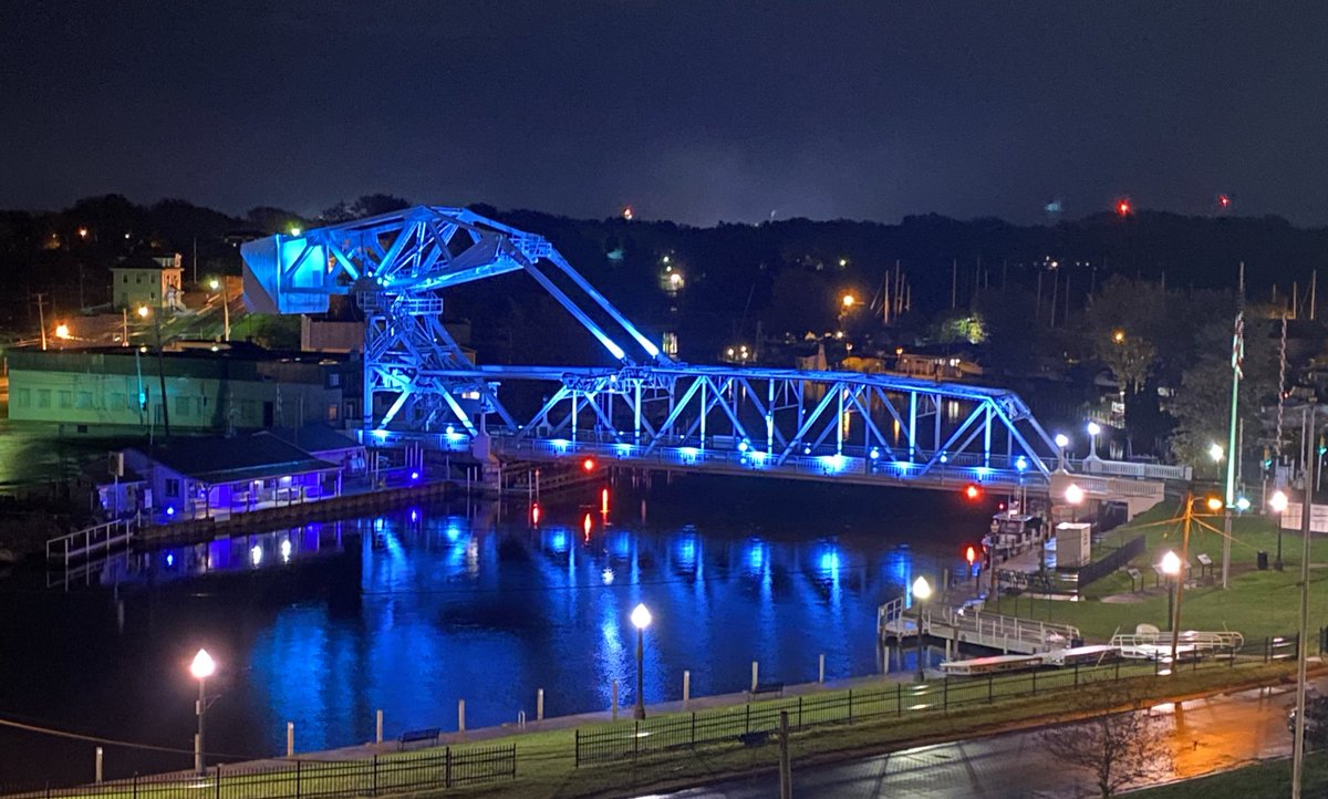 ODOT_Akron's tweet photo. Over 50 million people worldwide live with Alzheimer’s disease or a related dementia. We’re showing support &amp; participating in @alzfdn’s #LightTheWorldInTeal program by lighting the Ashtabula Harbor lift bridge to help raise Alzheimer’s awareness! https://t.co/3rKTi78WME