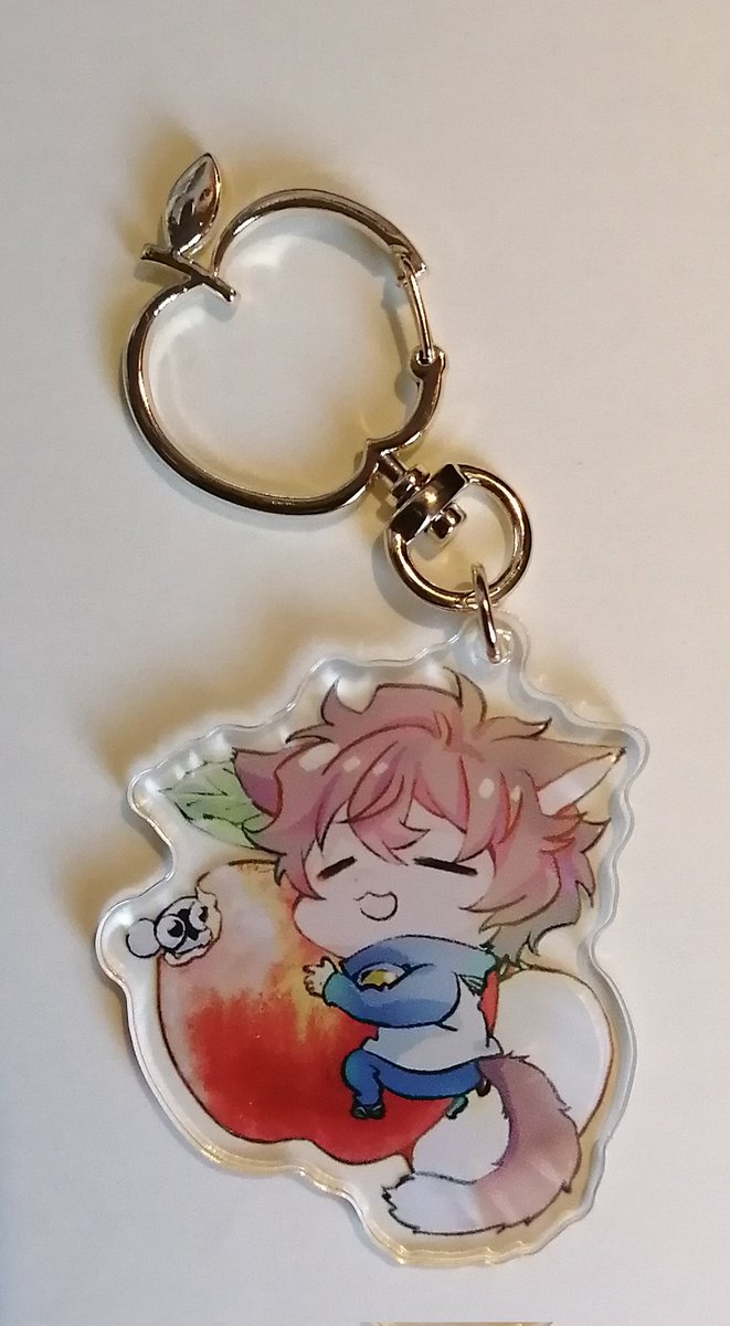 おたクラブさんで一個から作ってくれるってやつで頼んでみたアクキーが届いたよ
リンゴ形のキーリング可愛い！