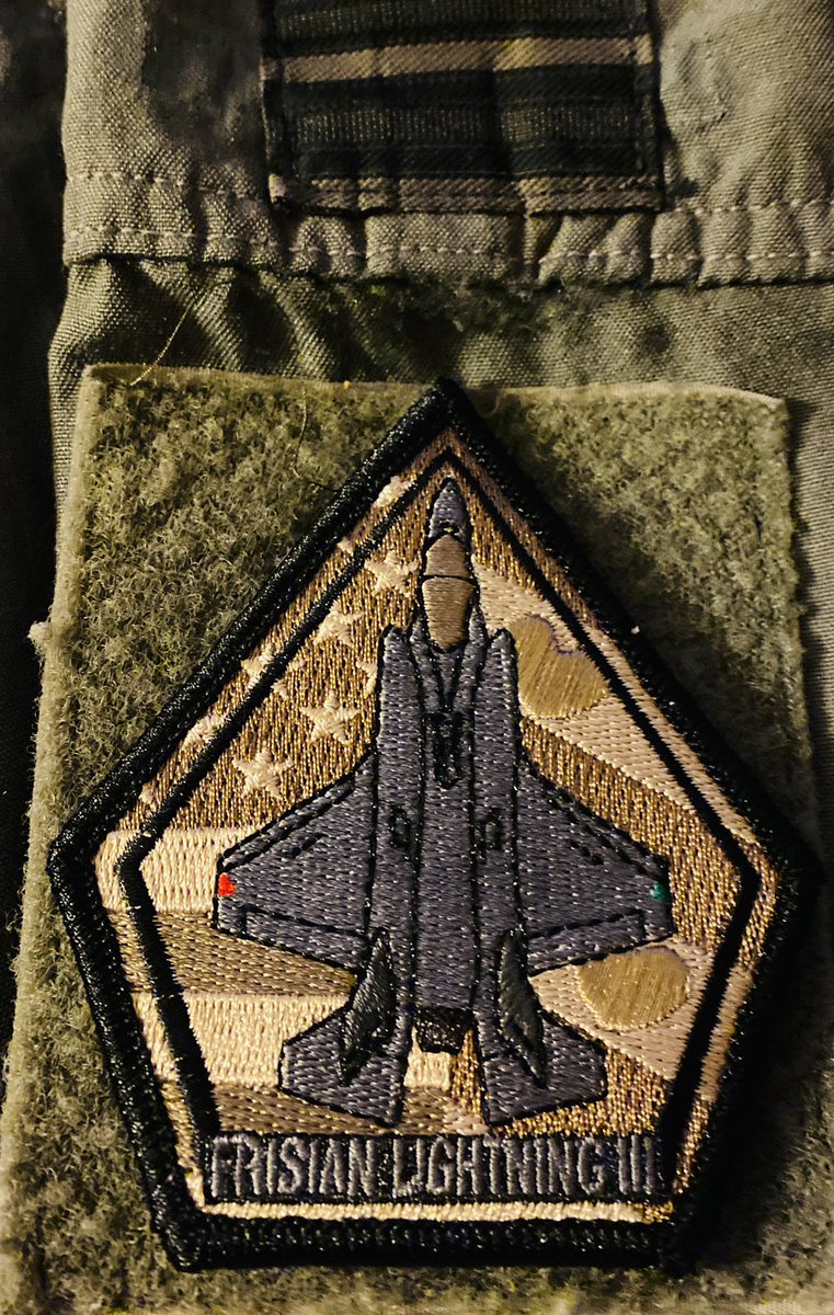 Bitoh77's tweet photo. Met @F35_CFTT & @Defensie_DMO op werkbezoek bij #FrisianLightningIII @EdwardsAFB. De laatste oefening voordat de @Kon_Luchtmacht gereed is voor uitzending (IOC) met de #F35. Verplaatsen van 8 #F35’s van 🇳🇱 naar 🇺🇸 en daarna high end trainen- je moet het maar kunnen! #transitie https://t.co/13duvg1Ee0