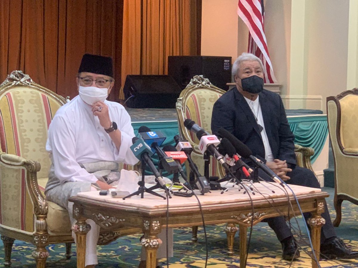 DUN SARAWAK BUBAR 3 NOVEMBER 2021

Ketua Menteri, Datuk Patinggi Abang Johari Tun Openg mengumumkan Dewan Undangan Negeri, DUN Sarawak, bubar berkuatkuasa 3 November 2021 dalam sidang media khas di Bilik Mesyuarat Utama, Wisma Bapa Malaysia, Petra Jaya di Kuching sebentar tadi.