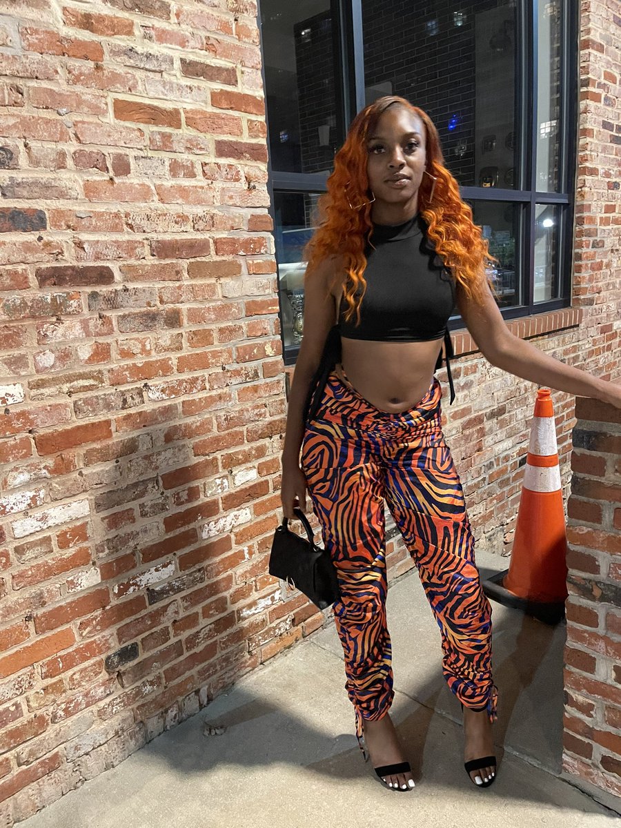 Amar23i11iii's tweet photo. ArieTheeStylist😘 Basic Weave Installation on my BestBitch❤️🌚☝🏽 #BmoreStylist✂️✂️ #Weaves #QuickWeaves #SleekPonytails #WigRevamp #WigConstruction #BluntCuts #StillLearning Business/Personal Ig page @Arie_TheeStylist ✅ https://t.co/fyArmvkPcS