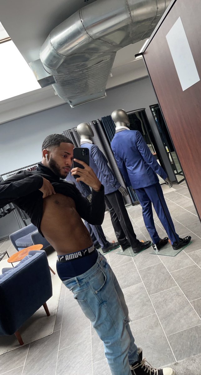 ItsLeKid's tweet photo. 2 sexy 4 my shirt https://t.co/hwCVSxATMu