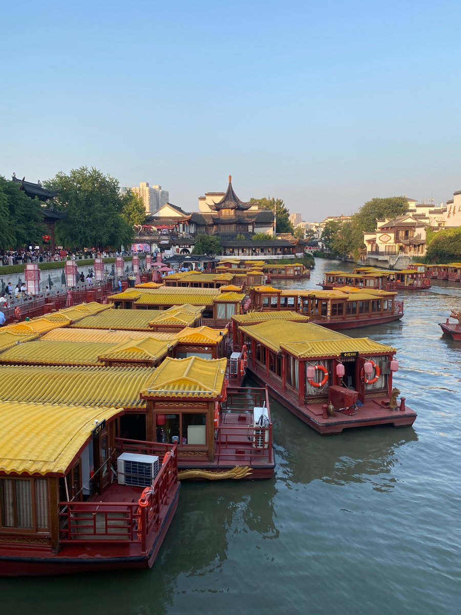 BeauRoy9's tweet photo. Nanjing City is really beautiful. Qinhuai river, cruise ships. It puts people in a relaxed mood. https://t.co/uQ2hbNOd8I