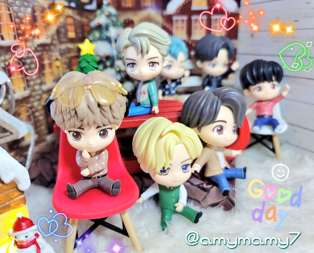 amymamy7's tweet photo. TinyTAN DYNAMITE ver.
モニターフィギュア😂💜
11/3にポチって11/5今朝、届きました😆
仕事前なのでとりあえずさっくり撮影📸😂
ジミンちゃんの👓外せます！😆
#TINYTAN #방탄소년단 #Monitorfigure 
#BTS #TheGroup #PCAs
#BUTTER #TheMusicVideo #PCAs
#BUTTER #TheSong #PCAs
#MAMAVOTE  @BTS_twt https://t.co/1gb9ZwWaZF