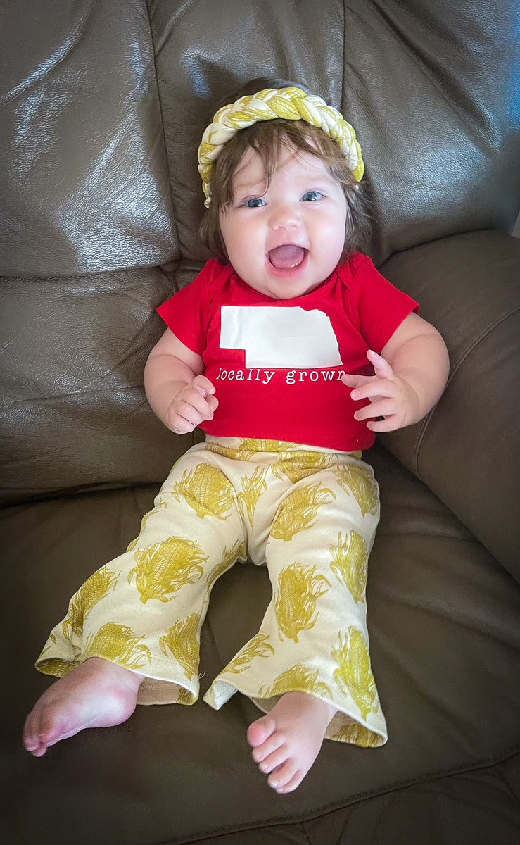 HilltopSeeds's tweet photo. Kitt has her lucky 🌽 pants on for the #B1GBlockParty go huskers! 🏐 ❤️  
#gobigred #ladyhuskers #huskervolleyball #feelingcorny https://t.co/lDvgqhM4Gx