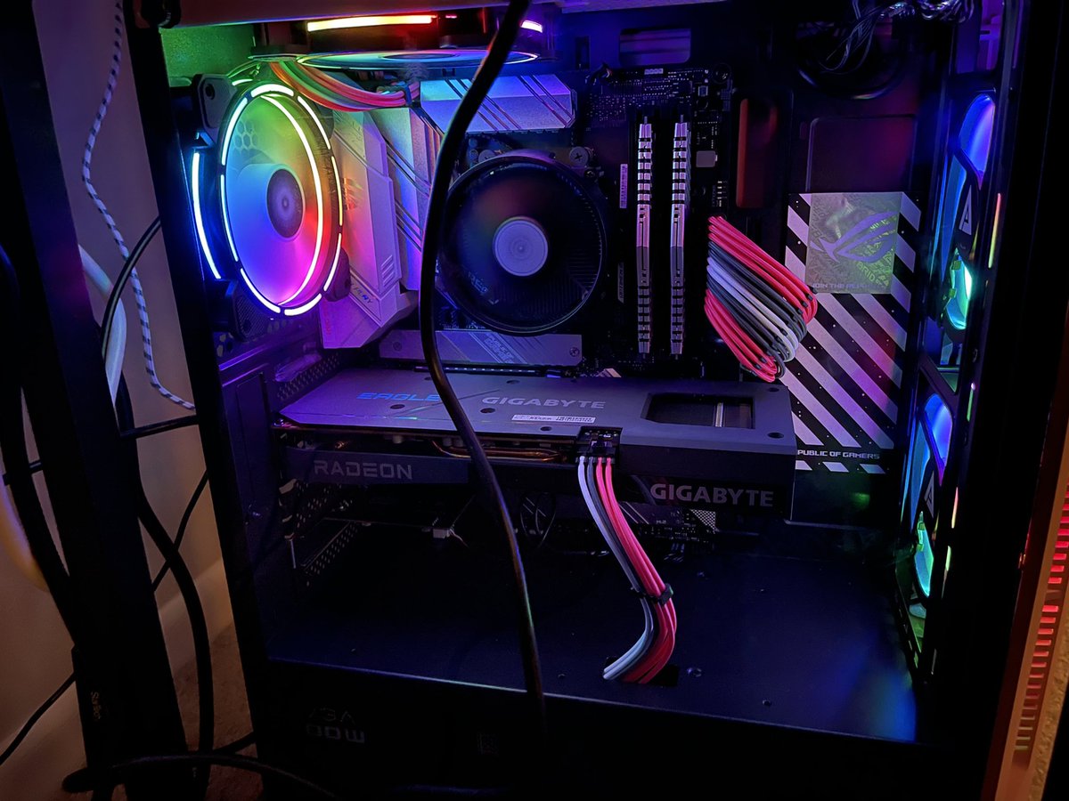 _PoppysGarden's tweet photo. SHES HERE AND IM IN LOVE 💎💎💎 #mactopc #streamer #twitchaffiliate #girlgamer #arktech #radeon https://t.co/WrCd8kdHMo