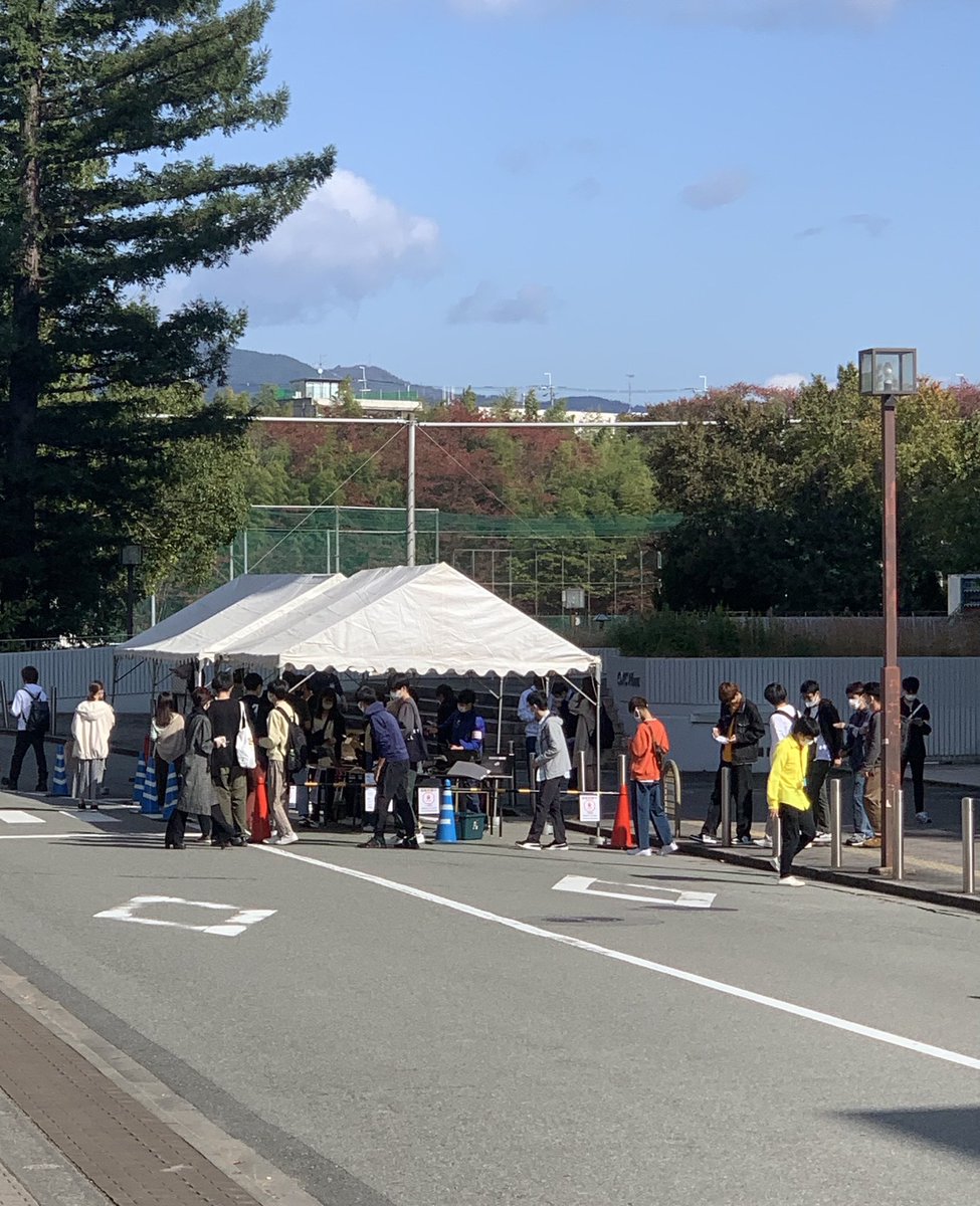 【まちかね祭】
現在のCMC前(柴原側)入場券発行所の様子です。ほとんど待機列は解消されています