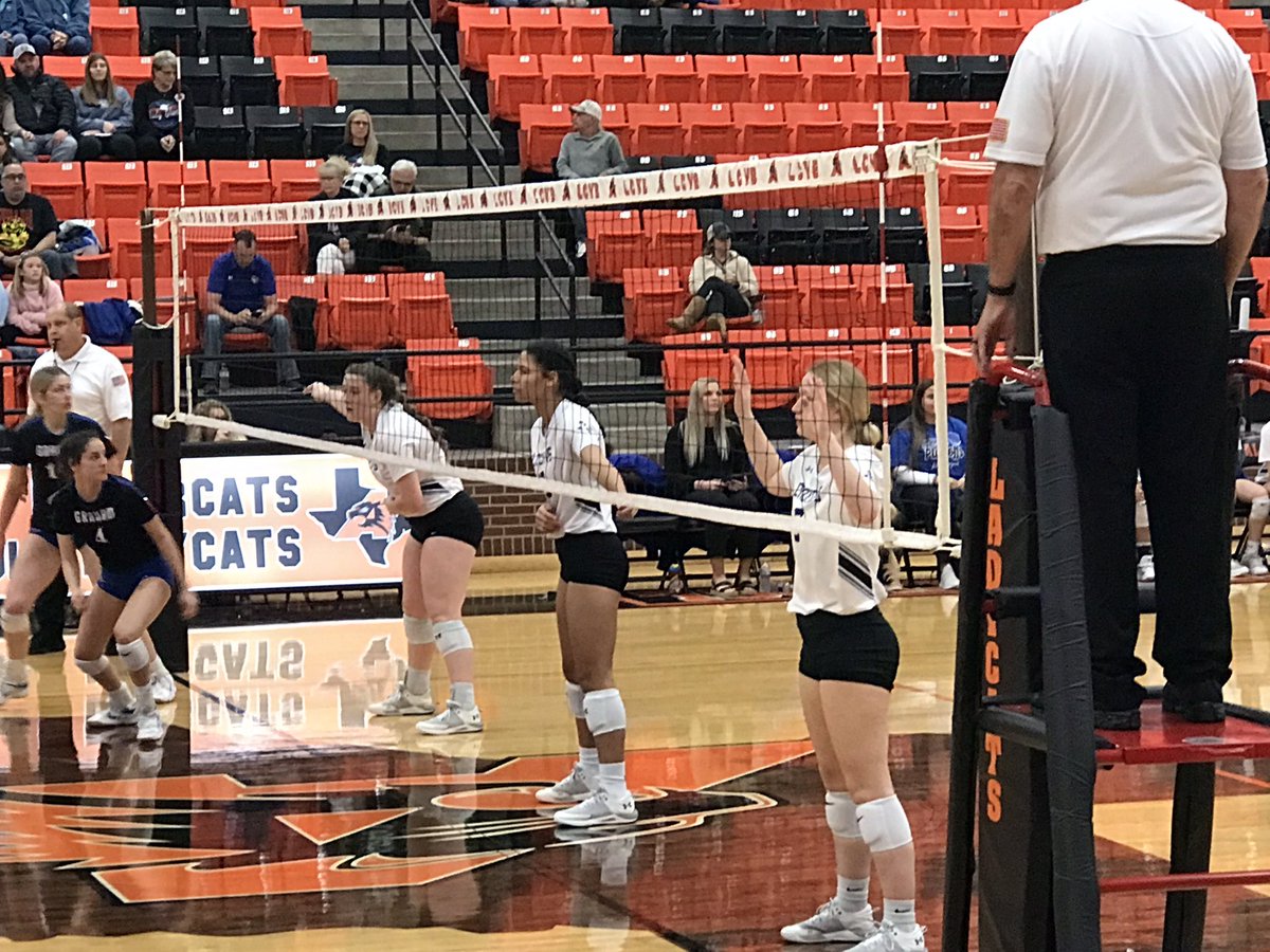KrumHighSchool's tweet photo. It’s going to be a barn burner! Lady Cats win 1st 27-25. #areachampionship #beatgraham #excellence 🏐 https://t.co/gHCqyLBt1i