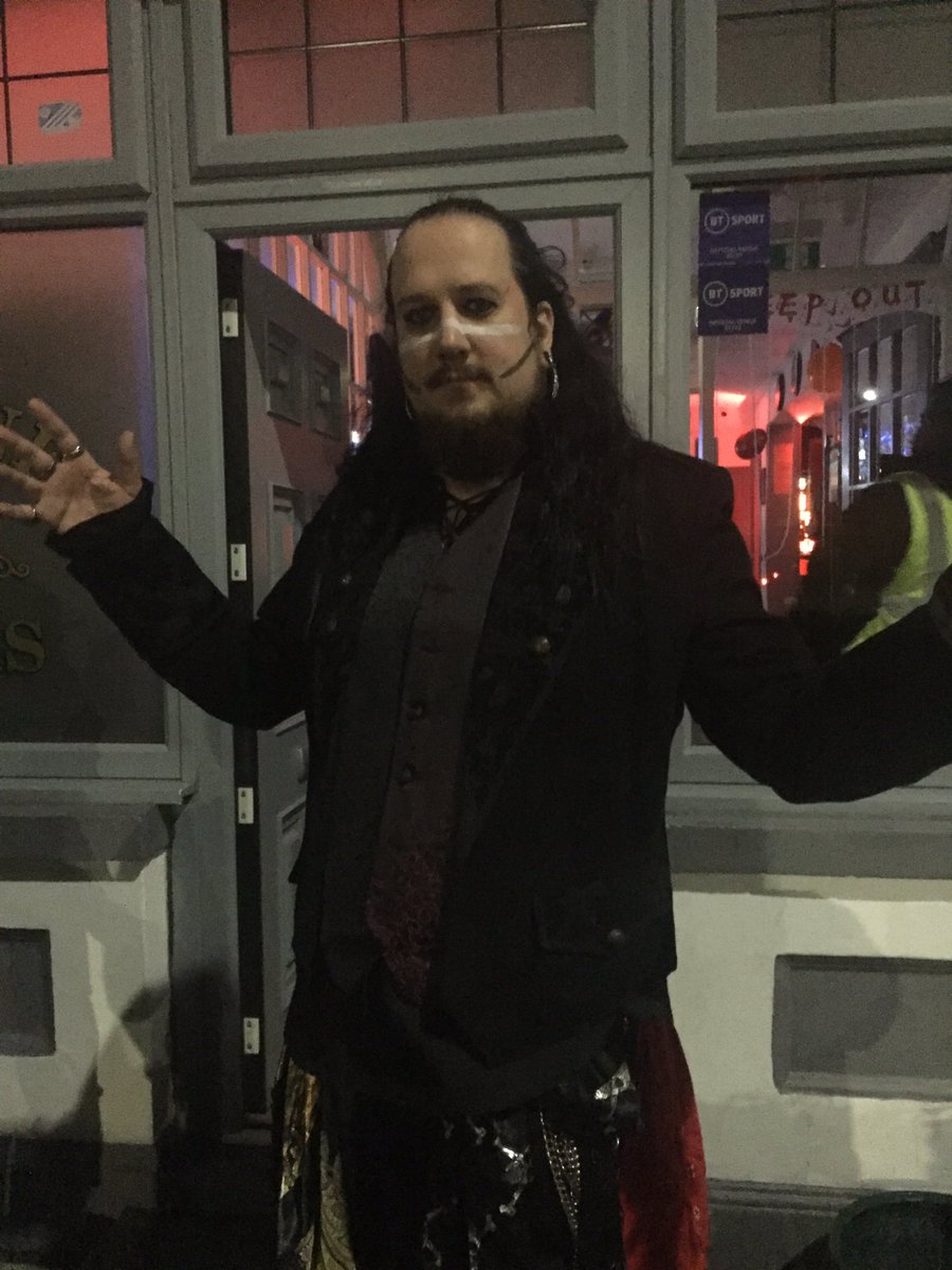 Robingravestv's tweet photo. My #halloween2021 #outfit #goth #gothguy https://t.co/HtPByqMWkF