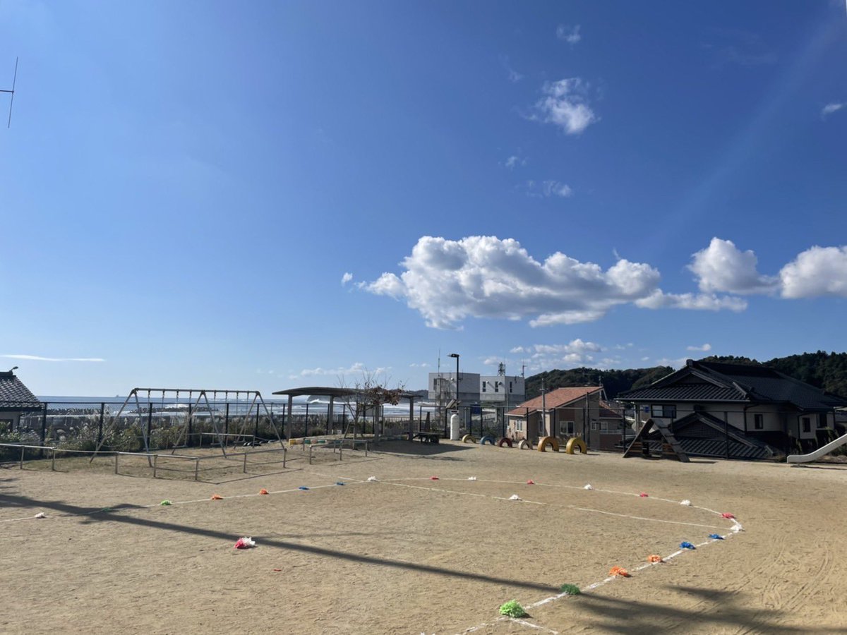 kashimura1954's tweet photo. 本日は保育参観の撮影に来ております(^-^)
小さな子ども達の運動会⭐︎
お父さん、お母さんは毎日楽しく過ごしている様子を見れて嬉しそうです！ https://t.co/EaC62epry8