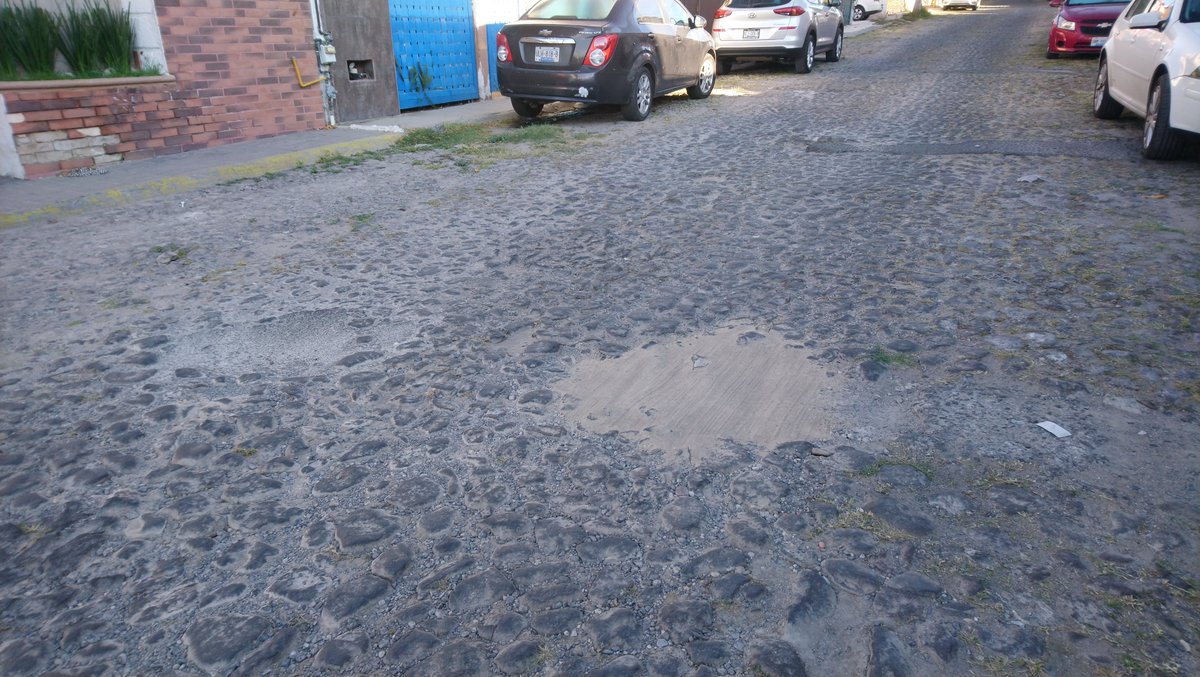 mategreen2i's tweet photo. Buenas noches Sr. @RobertSosaP  anexo unas fotos del  deterioro de la calle Manuel López de Ecala en Candiles, si nos pudiera apoyar con su personal para tapar los baches. Nos tienen abandonados, esta calle no tiene cantera o adoquin como las demás calles de la colonia. https://t.co/1Ta8ijoWfK